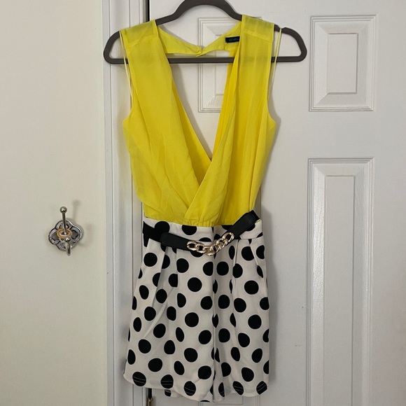 Stylish Yellow and Black Polka Dot Romper - Picture 4 of 13